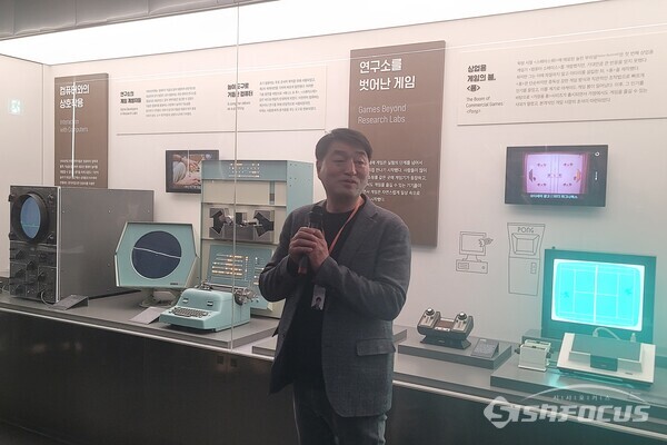 김성철 넷마블문화재단 대표가 8일 박물관에 대해 소개하고 있다. [사진 / 임솔 기자}