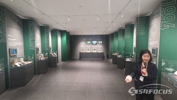 기획 전시장에서 첫 번째 기획전 ‘프레스 스타트, 한국 PC 게임 스테이지’를 관람할 수 있다. [사진 / 임솔 기자]