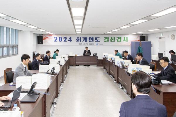 11일 경북도의회 결산검사 위원회가 경북도 재정에 대한 검증 작업을 진행하고 있다.ⓒ경북도의회 