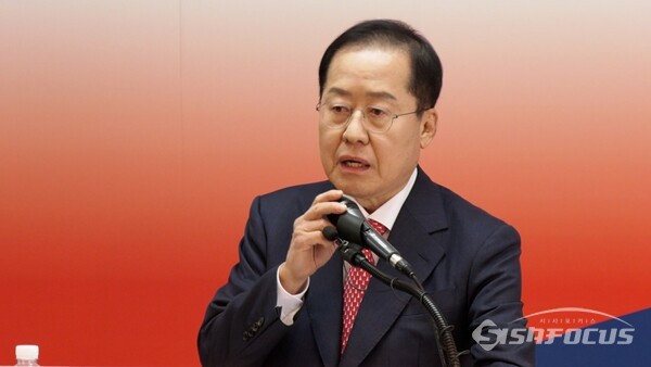 홍준표 전 대구시장이 15일 오후 21대 대선 후보 정책 선진대국시대 비전 발표회에서 발언하고 있다. 사진 / 이훈 기자