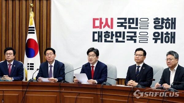 권성동 국민의힘 원내대표가 지난 15일 서울 영등포구 여의도 국회 본청에서 열린 원내대책회의에서 모두발언을 하고 있다. 사진 / 오훈 기자