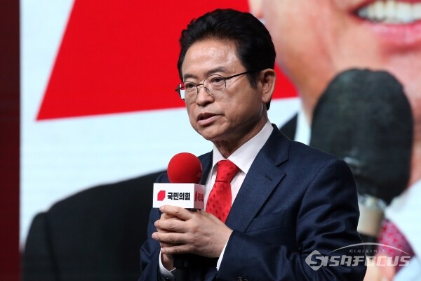 18일 국민의힘 이철우 경선 후보가 비전을 발표하고 있다.