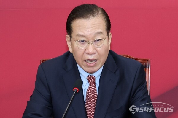 17일 권영세 비대위원장이 모두발언을 하고 있다.