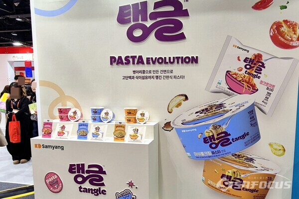 4월 4~6일부터 서울 강서구 코엑스 마곡에서 열린 라면박람회 삼양식품 부스에 설치된 탱글 홍보물 (사진 / 강민 기자)