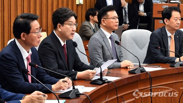 권성동 국민의힘 원내대표가 25일 서울 영등포구 여의도 국회 본청에서 열린 원내대책회의에서 모두발언을 하고 있다. 사진 / 오훈 기자