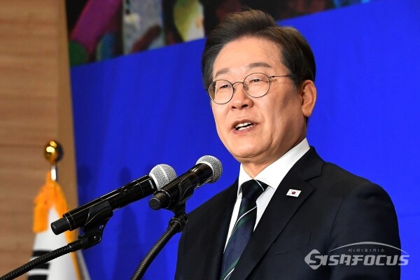 이재명 더불어민주당 대선 후보가 지난달 30일 서울 여의도 국회 의원회관 대회의실에서 열린 더불어민주당 제21대 대통령선거 ‘진짜 대한민국’ 중앙선거대책위원회 출범식에서 발언을 하고 있다. 사진 / 오훈 기자