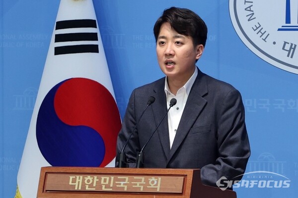 이준석 개혁신당 대선 후보가 지난 3월11일 서울 여의도 국회 소통관에서 기자회견을 하고 있는 모습. 사진 / 오훈 기자