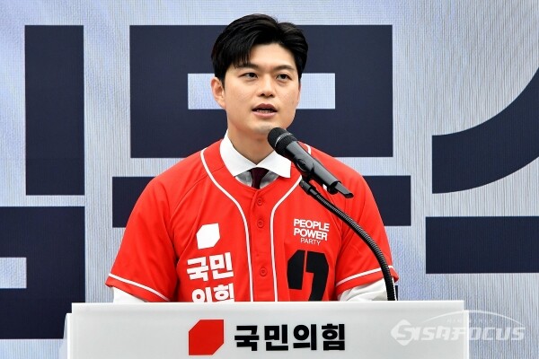 김용태 국민의힘 공동선대위원장이 지난 12일 서울 영등포구 여의도 국민의힘 중앙당사에서 열린 중앙선거대책위원회 임명장 수여식에서 인사말을 하고 있다. 사진 / 오훈 기자