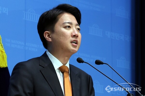 이준석 개혁신당 대선 후보가 지난 12일 서울 여의도 국회 소통관에서 기자회견을 하고 있다. 사진 / 오훈 기자