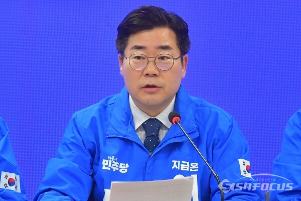 박찬대 더불어민주당 상임총괄선대위원장이 지난 9일 서울 여의도 민주당사 회의실에서 열린 중앙선거대책위원회의에서 발언을 하고 있다. 사진 / 오훈 기자