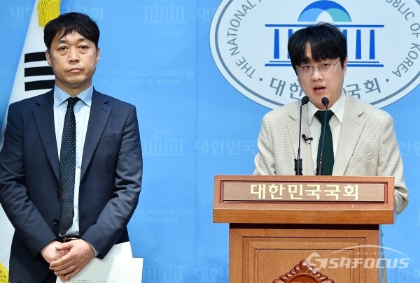 16일 백광현 씨가 기자회견을 하고 있다.(2)