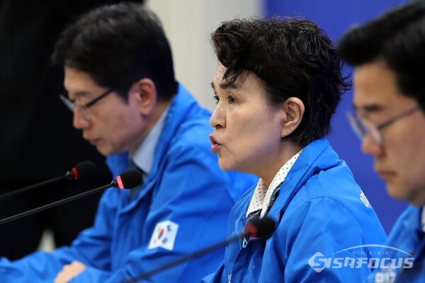 16일 강금실 총괄선대위원장이 발언을 하고 있다.