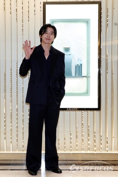 16일 배우 김재욱이 포즈를 취하고 있다.(2) [사진 / 오훈 기자]