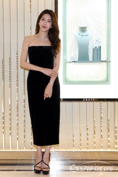 16일 배우 이지아가 포즈를 취하고 있다.(2) [사진 / 오훈 기자]