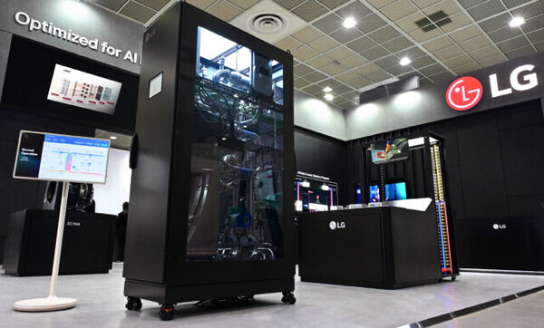 데이터센터 내 CPU·GPU 칩의 열을 직접 냉각시키는 액체냉각 솔루션인 LG전자 CDU(냉각수 분배 장치 ⓒLG전자