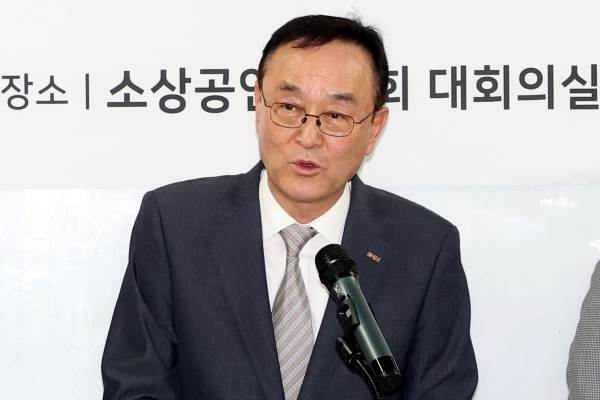 26일 송치영 소상공인연합회장이 기자회견을 하고 있다.((2) [사진 / 오훈 기자]