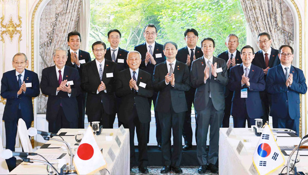 사진은 지난 26일 서울 중구 소공동 롯데호텔 아테네가든홀에서 열린 제57회 한일경제인회의 계기 경제인 사전환담 당시 모습 / ⓒ산업부