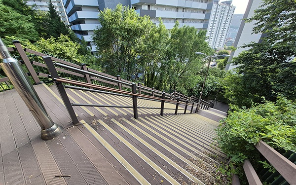 청구동마을마당 계단 모습. 사진 / 중구청