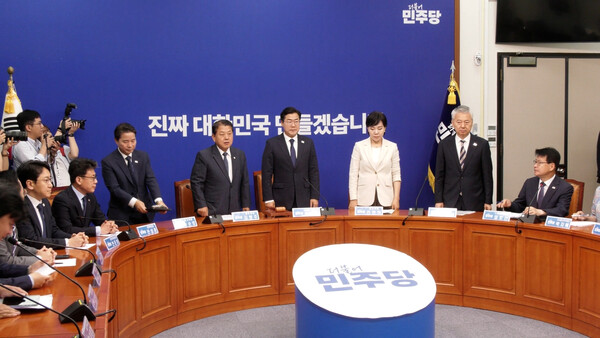 더불어민주당 지도부가 지난 9일 서울 여의도 국회에서 당 최고위원회의를 열고 있다. 사진 / 이훈 기자