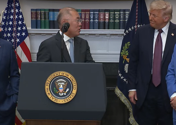 정의선 현대차 회장이 24일(현지시간) 백악관에서 미국 현지 투자 계획을 발표했다. ⓒ백악관 유튜브