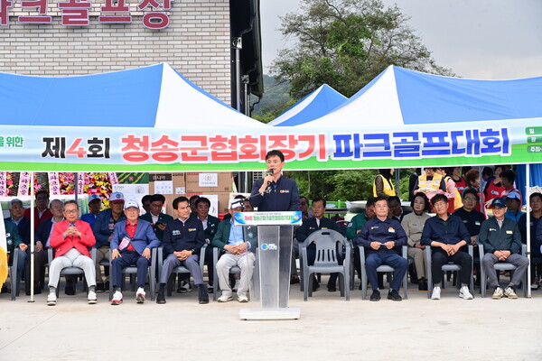 26일 윤경희 청송군수가 ‘산불 피해 이웃을 위한 사랑나눔 제4회 청송군협회장기 파크골프대회’에서 인사말을 하고 있다.ⓒ청송군