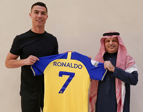 호날두, 알 나스르와 2년 연장 재계약 체결. ⓒ알 나스르