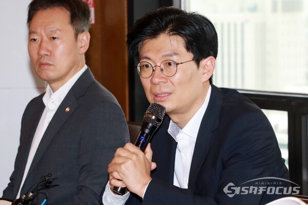 9일 조정훈 의원이 인사말을 하고 있다. [사진 /오훈 기자]