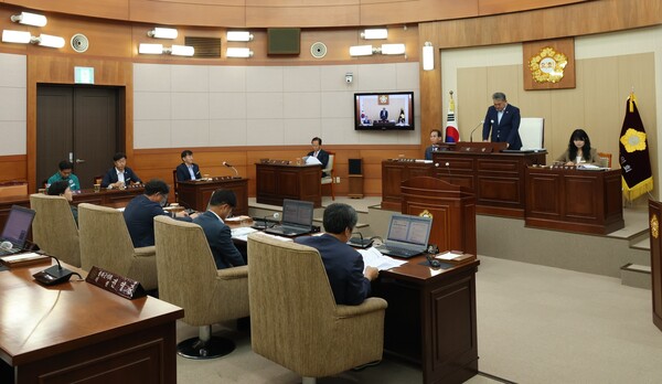 30일 봉화군의회가 8일간의 일정으로 진행된 제273회 정례회를 마무리하고 있다.ⓒ봉화군의회