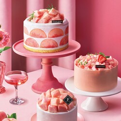 이랜드이츠 프랑제리가 제철 생복숭아 활용 케이크 3종을 선보였다. ⓒ이랜드