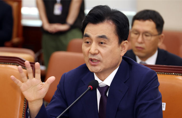 안규백 국방부 장관 후보자가 15일 서울 여의도 국회 국방위원회에서 열린 인사청문회에서 의원들의 질의에 답변하고 있다. ⓒ뉴시스