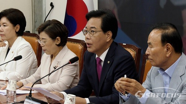 송언석 국민의힘 비대위원장 겸 원내대표가 28일 오전 서울 여의도 국회에서 열린 비상대책위원회의에서 발언하고 있다.사진 / 이훈 기자