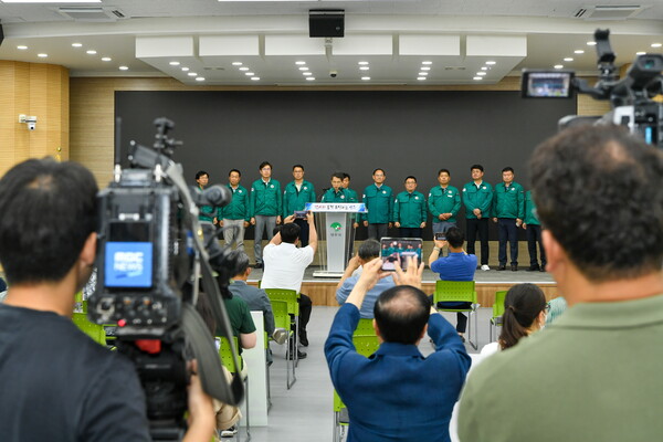 유정근 영주시장 권한대행이 ‘납 2차 제련공장 문제’와 관련 입장문을 발표하고 있다.ⓒ영주시