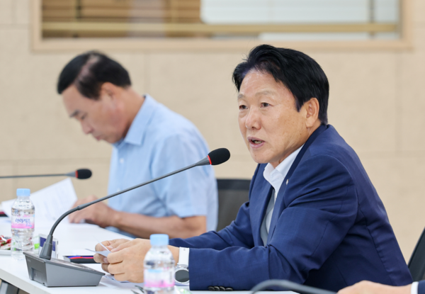  ‘성주 농업 대토론회’에서 좌장으로 참석한 이병환 성주군수ⓒ성주군