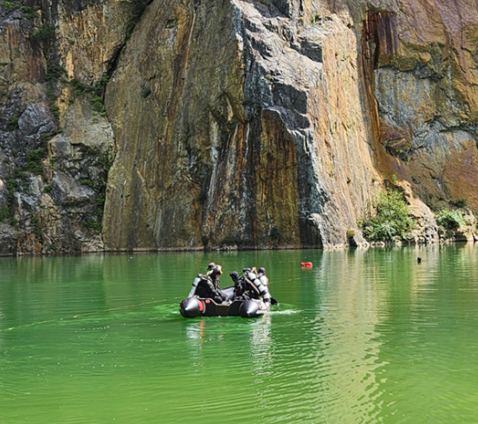 지난달 28일 오전 대구 달성군 가창면의 한 폐채석장에서 소방 당국이 실종자 수색을 하고 있다. ⓒ대구소방안전본부