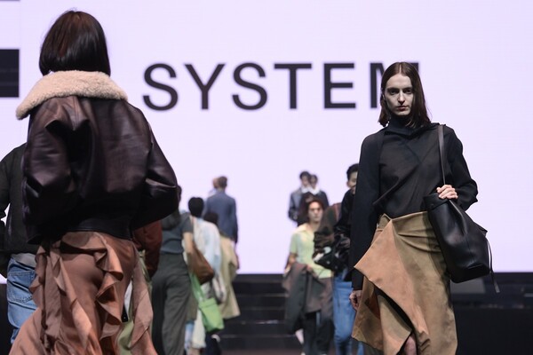 현대백화점 한섬이 태국에서 첫 패션쇼를 열고 동남아 시장 진출 첫발을 뗐다. ⓒ현대백화점