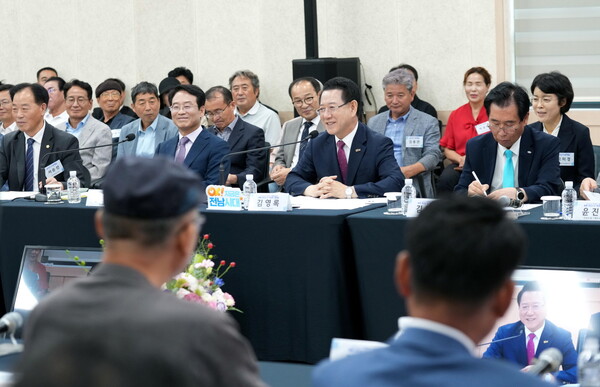 전남도가 강진군 정책비전 투어에 나섰다. 사진/전남도청