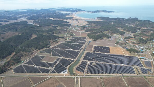 충남 태안군에 준공한 '태안 햇들원 태양광 발전소' 전경 사진 ⓒGS건설