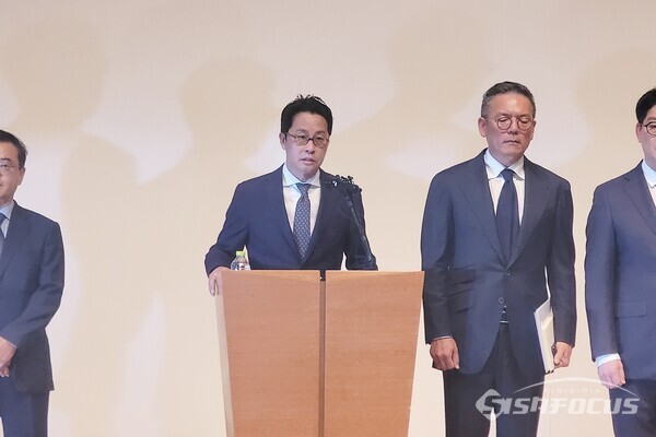 조좌진 롯데카드 대표이사가 18일 서울 중구 부영태평빌딩에서 열린 롯데카드 사이버 침해 관련 언론 브리핑에서 사고 경위에 대해 설명하고 있다. [사진 / 임솔 기자] 