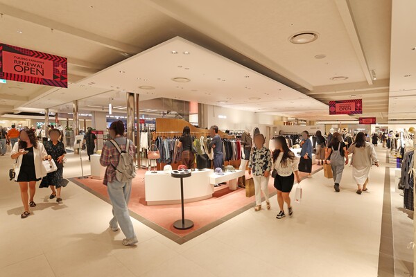 신세계백화점 의정부점이 지난 19일 5층 여성패션 전문관을 대대적으로 리뉴얼 했다. ⓒ신세계백화점