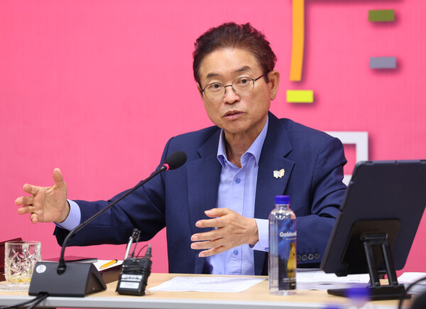 25일 이철우 경북도지사가 경주엑스포공원 대회의실에서 열린 APEC 준비 상황 점검 회의를 주재하고 있다.ⓒ경북도