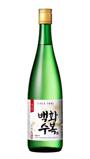 100% 국산쌀로 저온 발효·숙성 방법 제조 81년 전통 청주 백화수복 ⓒ롯데칠성음료