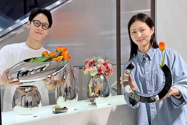 서울 갤러리아명품관에서 모델들이 독일 디자인 소품 브랜드 ‘필리피’ 팝업스토어를 소개하고 있다. ⓒ한화갤러리아