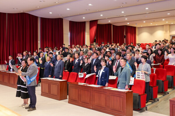 진도 고속철도, 국가계획 반영을 위한 ‘범군민 결의대회’ 결의문 낭독. 사진/진도군청