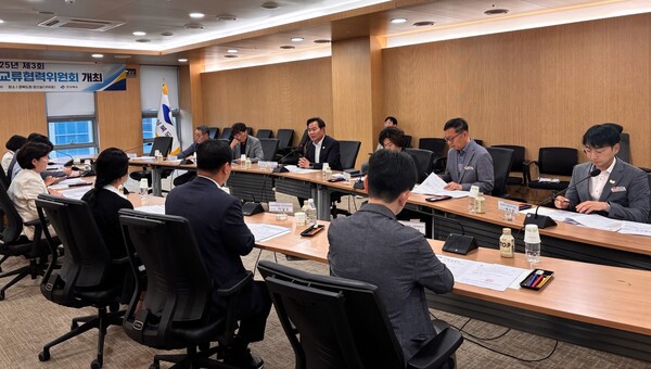 13일 경북도가 도청에서 제3회 남북교류위원회를 열고 있다.ⓒ경북도