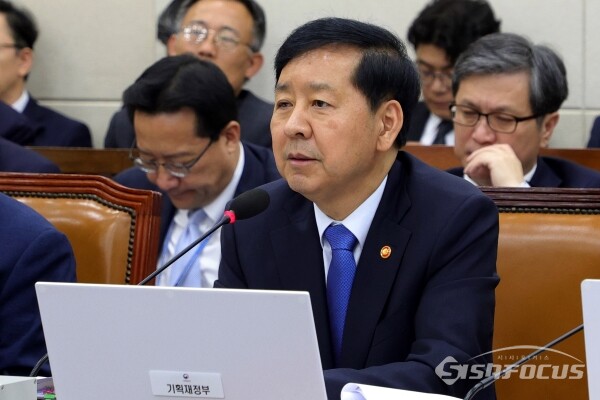 13일 구윤철 경제부총리가 의원의 질의에 답하고 있다.(1) [사진 / 오훈 기자]