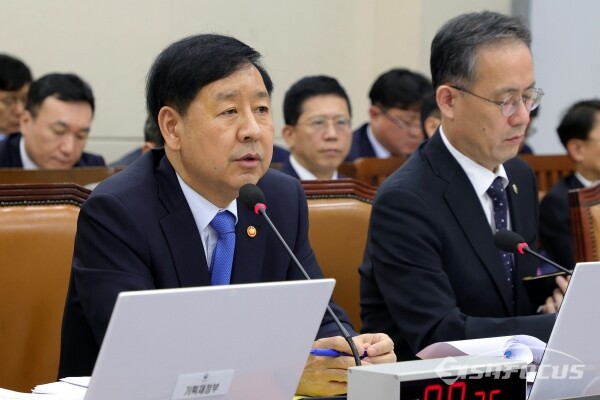 13일 구윤철 경제부총리가 의원의 질의에 답하고 있다.(3) [사진 / 오훈 기자]