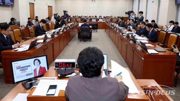 13일 구윤철 경제부총리가 의원의 질의를 듣고 있다.(4) [사진 / 오훈 기자]