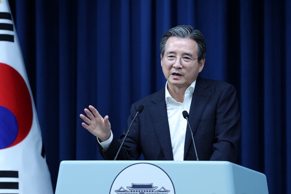 김용범 정책실장이 31일 서울 용산 대통령실 청사에서 관세 협상 타결 관련 브리핑을 하며 출입기자 질문에 답하고 있다. ⓒ뉴시스