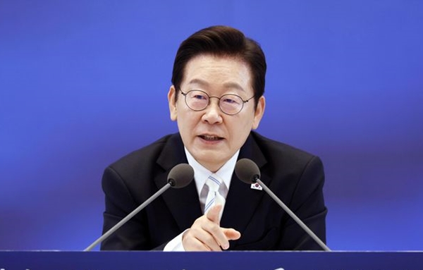 이재명 대통령이 11일 청와대 영빈관에서 열린 취임 100일 기자회견 '회복을 위한 100일, 미래를 위한 성장'에서 질문에 답변하고 있다. ⓒ뉴시스