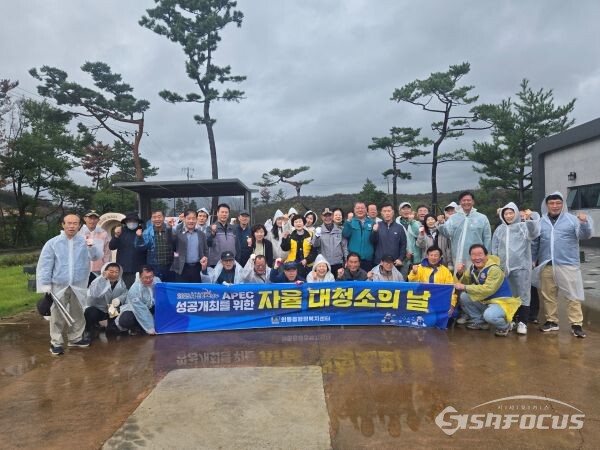 외동읍 클린데이 참석자들 모습. 사진/김인철 기자